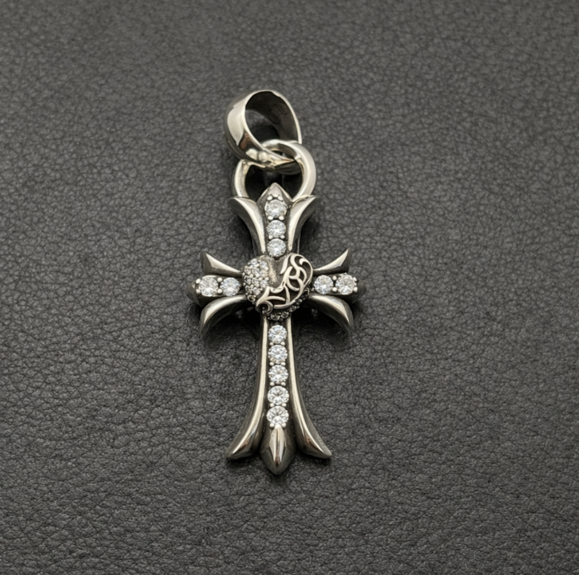 【SL104】Heart & Cross Pavé Necklace