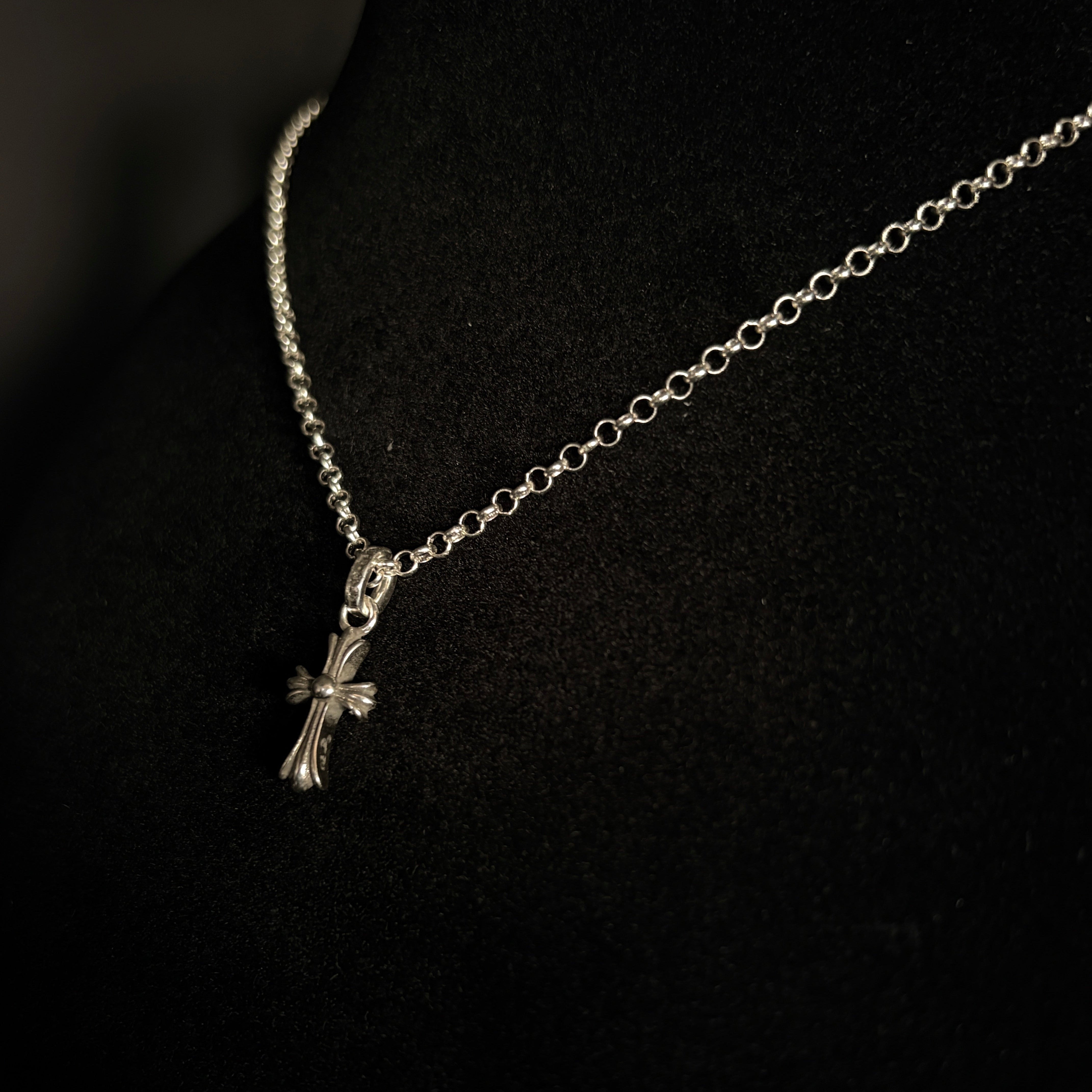 SL172】Baby Cross Necklace Silver – &Silver