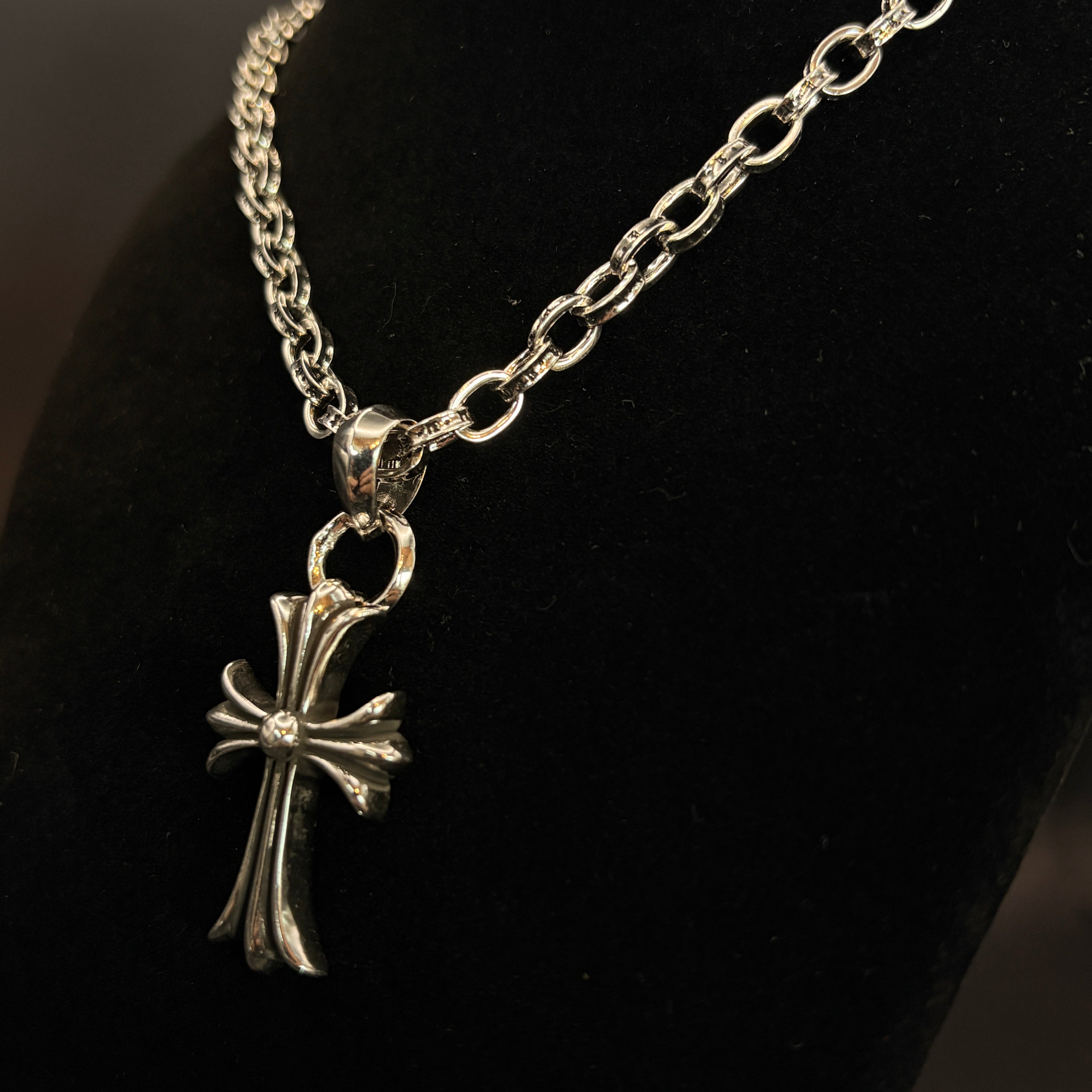 【SL39】Paperchain Cross Necklace